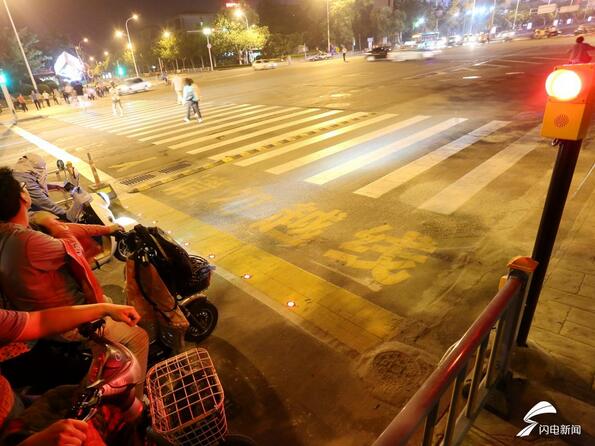 �δ�����ٳ����� 3D��ɫ��ʾ������Ͻ�ͷ