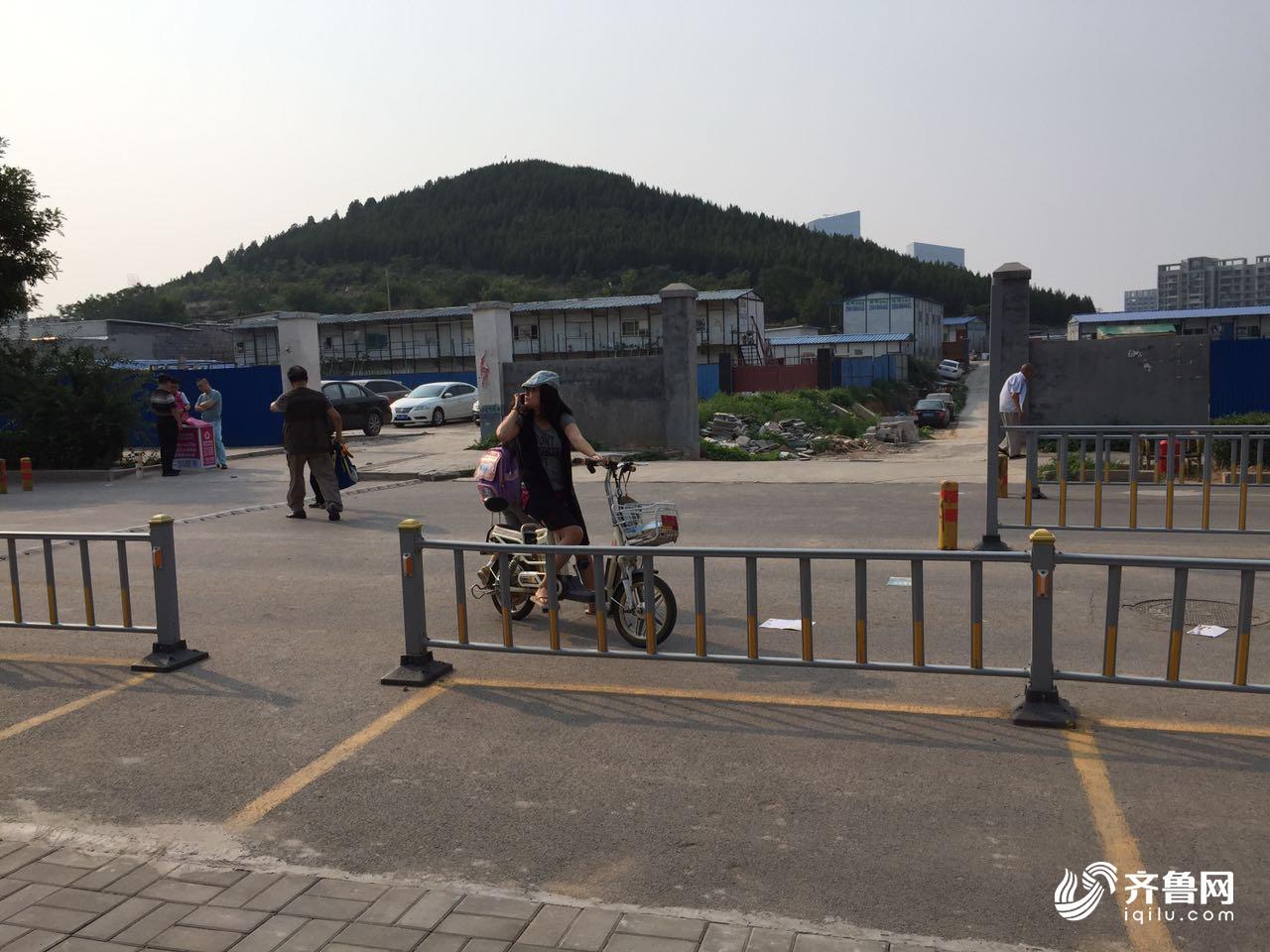 山东课后服务新政引热议 孩子生日礼物是放学后见到妈妈