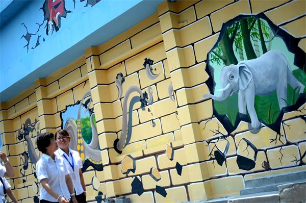 “3D动物园”现身明湖畔