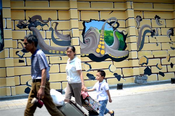 “3D动物园”现身明湖畔