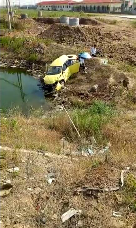 山东胶州一教练车在接送学员途中被撞飞 多人受伤