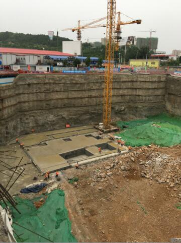 济南黄金时代A座基坑近尾声 7月底地下车库垫层将完工