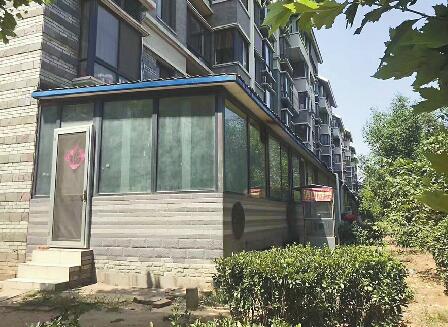 上海花园一层七成业主私搭小房 违建只为挡楼顶坠物？