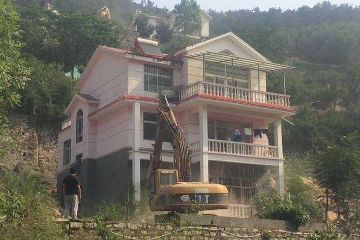 济南青龙峪别墅群今日拆除41栋 未来或建山体公园