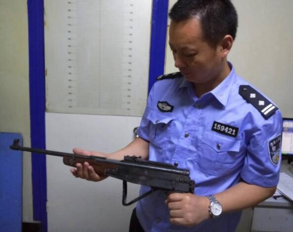 ɽ���ൺ������ʰ�Ϸ��� ���ڴ��·���С�ھ���ǹ