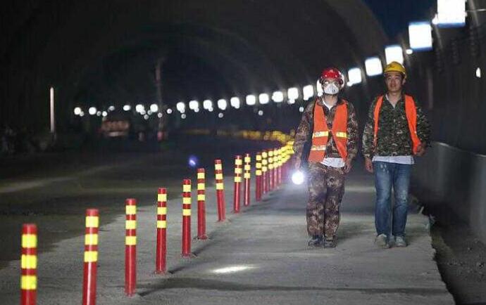 全国最长隧道左洞即将贯通 双向八车道