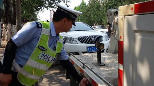 济南拖车风暴来袭 一上午已有6辆车被拖