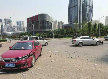 舜华南路华奥路路口事故频发  缺席已久的信号灯何时上岗？