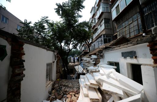 历山路100号院内多座违建再度上榜 全部需要人工拆除