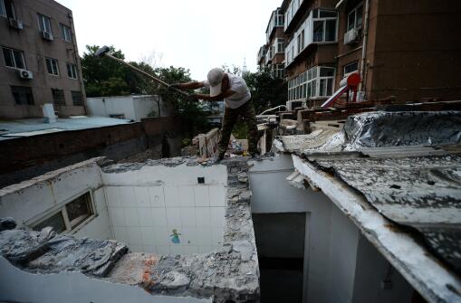 历山路100号院内多座违建再度上榜 全部需要人工拆除