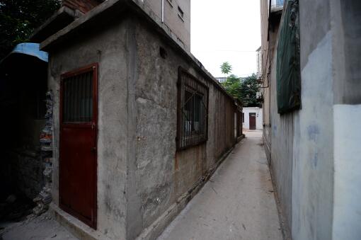 历山路100号院内多座违建再度上榜 全部需要人工拆除