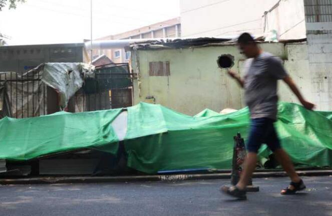 济南林祥南街马路市场昨日取缔 拆完当晚就硬化路面