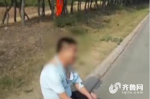 威海一司机被追尾 拍照留证被抢夺手机遭4人围殴