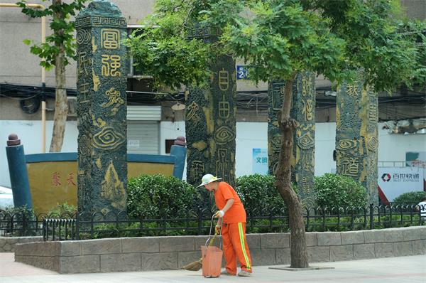 济南：拆违后多举措美化社区环境