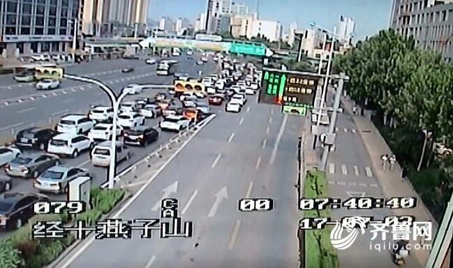 济南三大立交开通依旧堵 周一早高峰拥堵“蝴蝶效应”明显