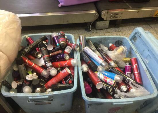 济南火车站迎暑运客流高峰 每天“缴获”百余件发胶