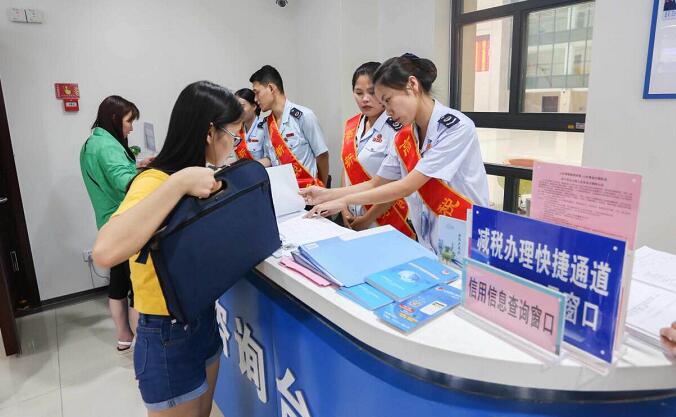 政务服务提速让营商环境更优 全国百家网媒走进济南高新区看文明窗口创建