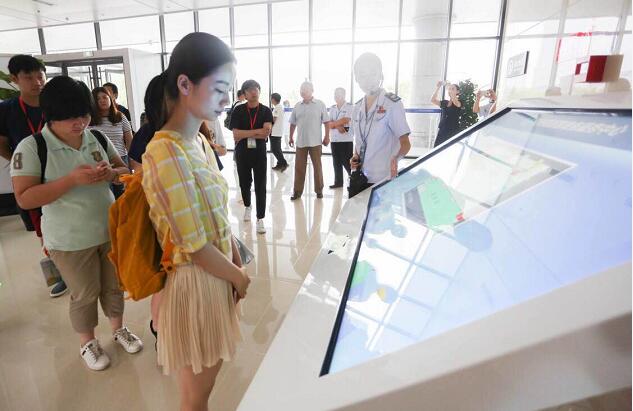 政务服务提速让营商环境更优 全国百家网媒走进济南高新区看文明窗口创建