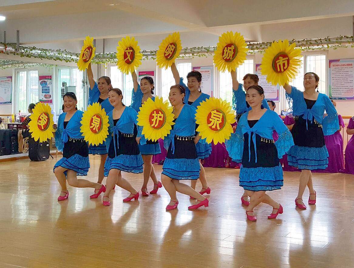 “网红”小人物的大情怀 全国网媒访百姓创城故事