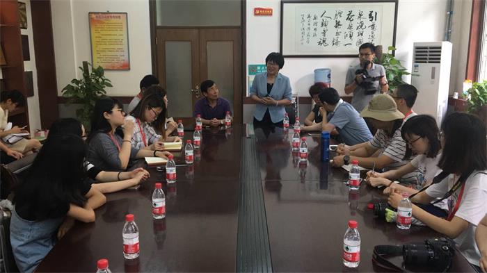 “网红”小人物的大情怀 全国网媒访百姓创城故事