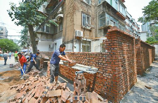 市区多地“建新透绿”换新颜 胜利大街饮虎池街大变样