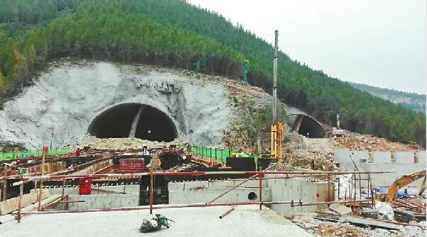 济南浆水泉隧道全线贯通 经十路旅游路减压在望