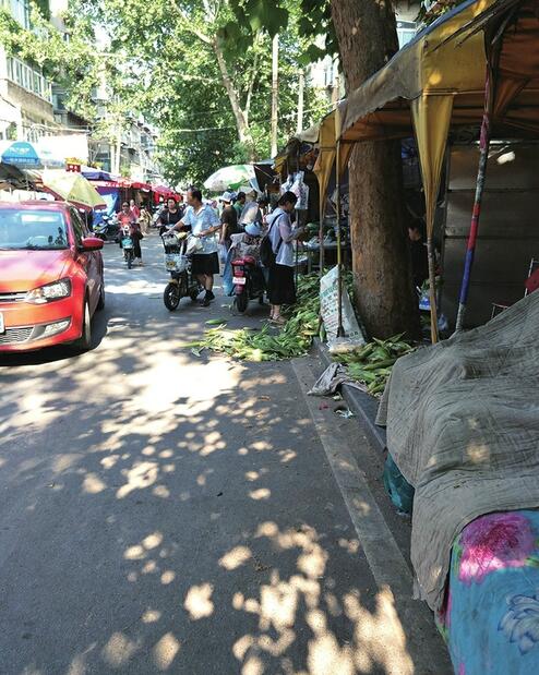 占道经营屡遭投诉 济南闵子骞东路附近菜市场下月取缔