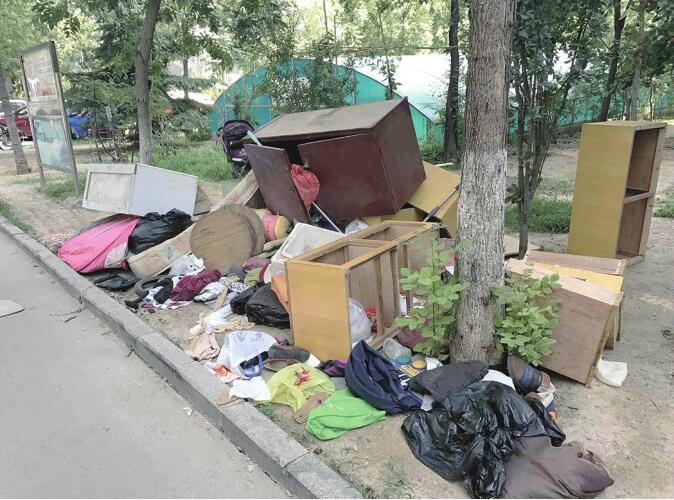 馆驿街新区、永庆街1号小区环境杂乱无章 物业撒手不管