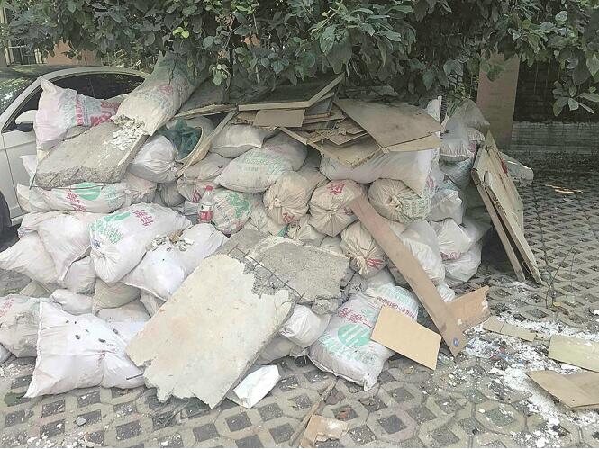 馆驿街新区、永庆街1号小区环境杂乱无章 物业撒手不管