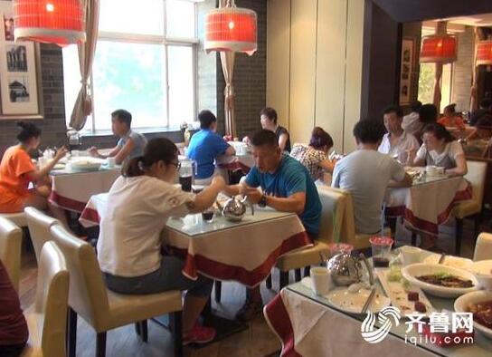 “光盘行动”你还在行动吗?豪爽山东人打包盒翻数倍