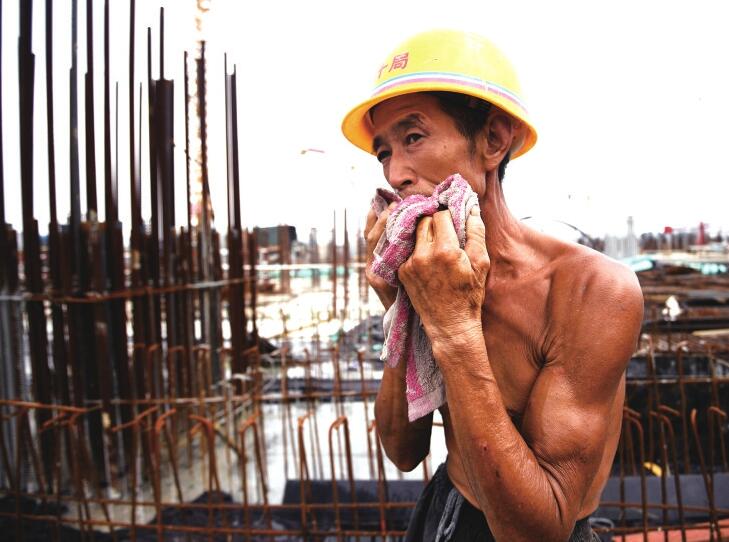 为泉城百姓安居为城市发展 他们用汗水浇筑城市之美