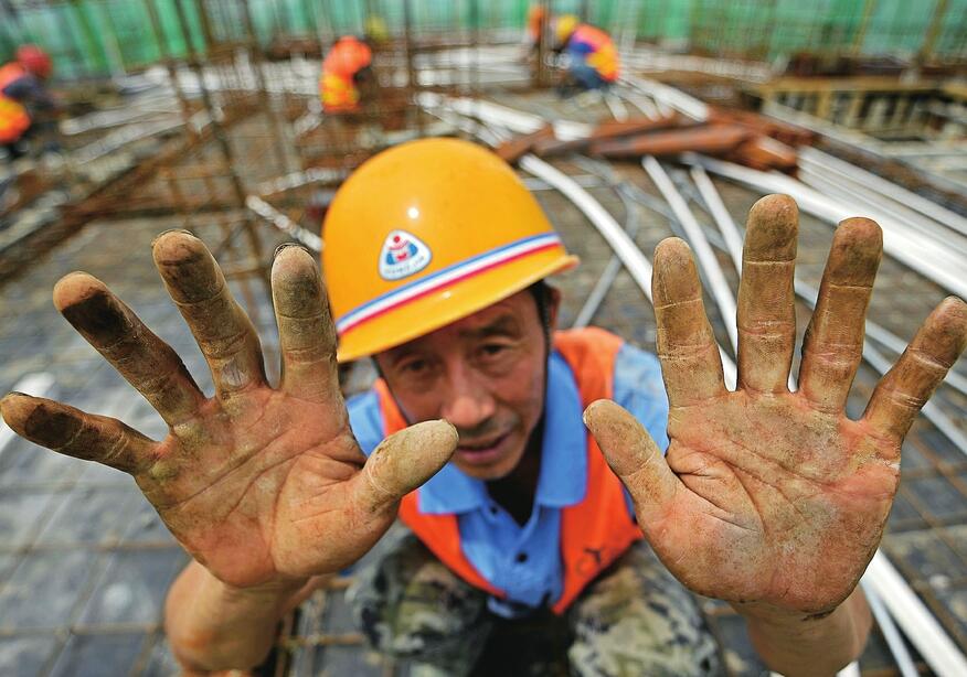 为泉城百姓安居为城市发展 他们用汗水浇筑城市之美