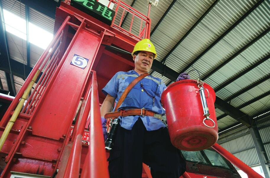 致敬高温下的劳动者！挥汗如雨的脸庞 最美的劳动颂歌