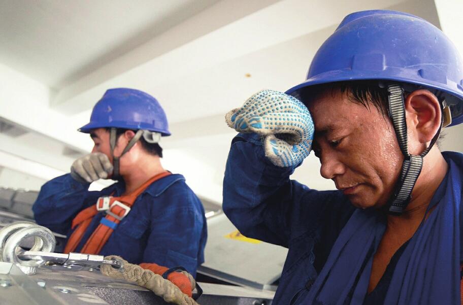 致敬高温下的劳动者！挥汗如雨的脸庞 最美的劳动颂歌