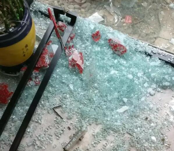 开发商变卦 槐荫一小区500多业主聚集物业引发流血大混战