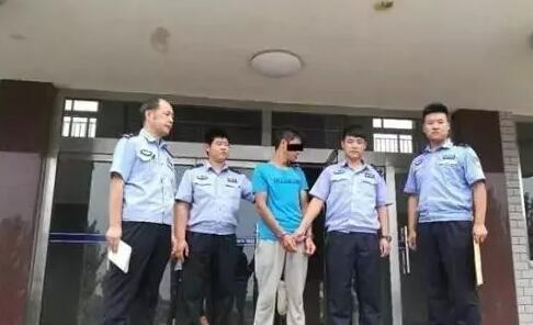 莱阳4名女警近身肉搏 擒获抢劫逃犯