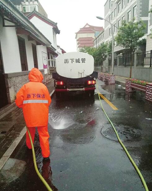 雨后洒水是浪费？市城管局:道路保洁更有效且省时省力省水