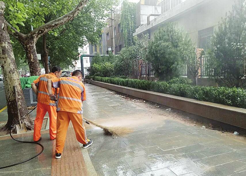 雨后洒水是浪费？市城管局:道路保洁更有效且省时省力省水