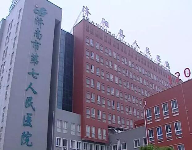 济阳一男子当街抢孩子 被村民抓住打得浑身是血