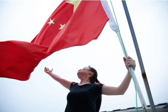 济宁退伍女兵老家开店卖早餐 坚持每天升国旗