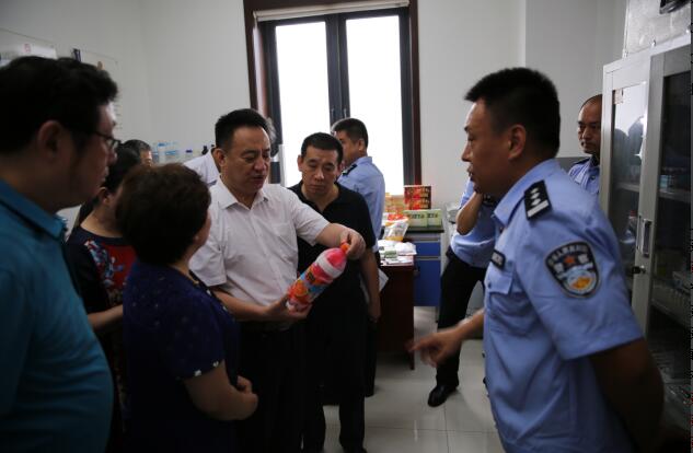 市政协视察食品药品与环境犯罪侦查工作