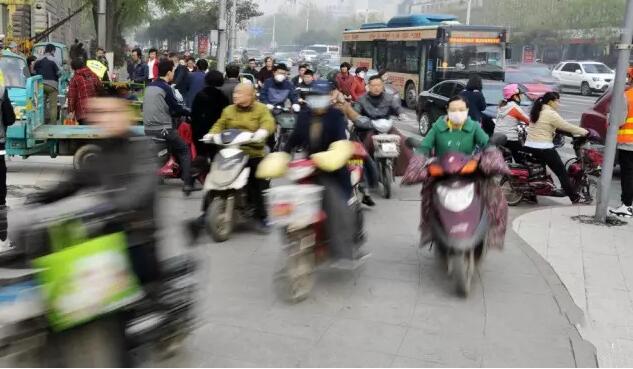 济南“路口革命”再上人民日报 交警治理升格成全民行动！