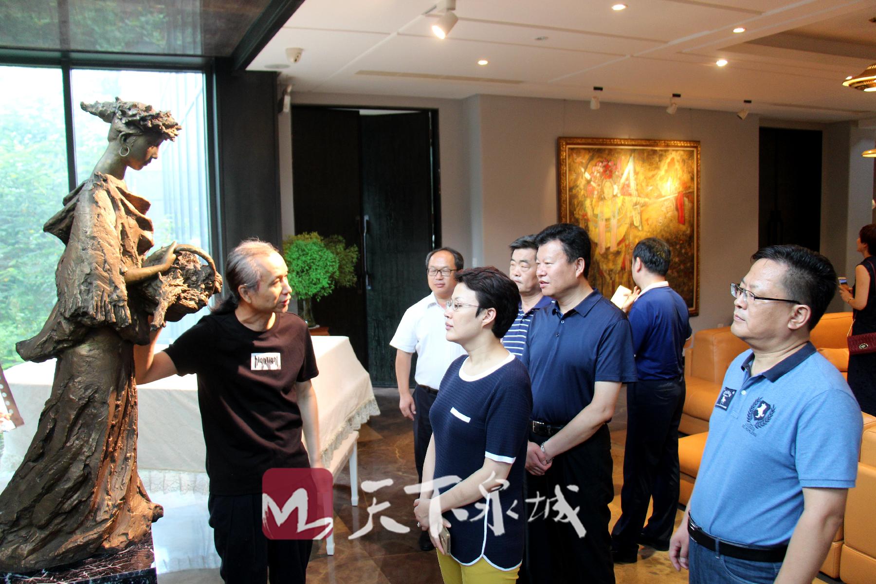 王桂英莅临蔡玉水工作室 专题调研双泉国际艺术小镇规划