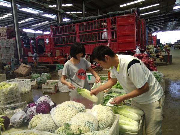 济南：高温多雨天叶菜价翻番 部分蔬菜已过生产高峰
