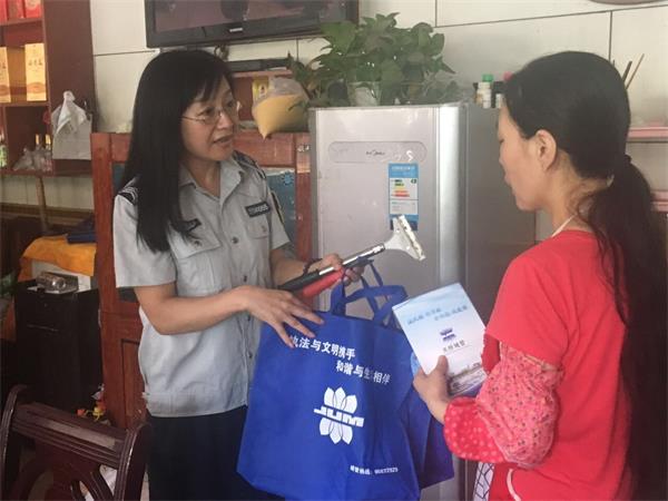 济南：5万人清理非法小广告 留下的手机号全停机