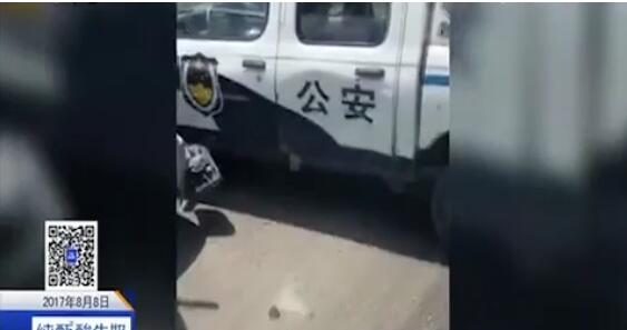 济宁一公路上演“警匪片”小伙开车疯狂别警车