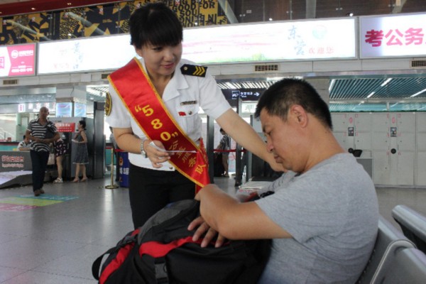 打盹听不到检票广播 青岛汽车总站一天20多名旅客没坐上车