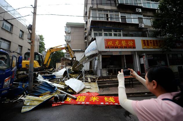 济南:74家居民楼餐饮店拆除 恢复阳台昔日原貌