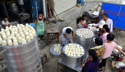 山东聊城：90后夫妻创业卖馒头 月收入过2万