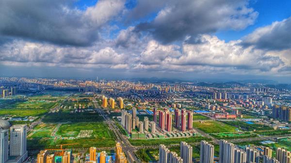 济南:雨后蓝天白云 空气质量达优